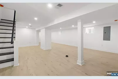 526 Dewey Avenue, Cliffside Park, NJ 07010 - Photo 28