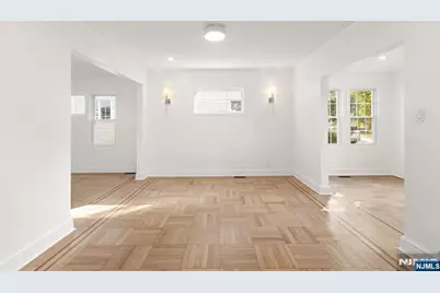 526 Dewey Avenue, Cliffside Park, NJ 07010 - Photo 6