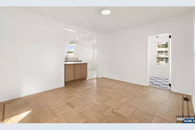 526 Dewey Avenue, Cliffside Park, NJ 07010 - Photo 10