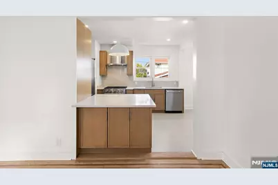 526 Dewey Avenue, Cliffside Park, NJ 07010 - Photo 14