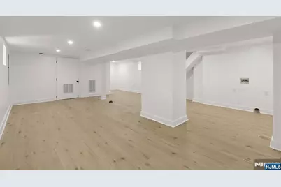 526 Dewey Avenue, Cliffside Park, NJ 07010 - Photo 34