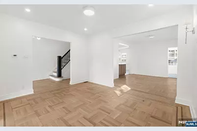 526 Dewey Avenue, Cliffside Park, NJ 07010 - Photo 8
