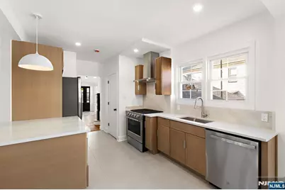 526 Dewey Avenue, Cliffside Park, NJ 07010 - Photo 16