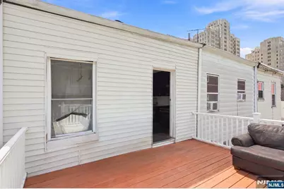 65 Baldwin Avenue, Jersey City, NJ 07306 - Photo 32