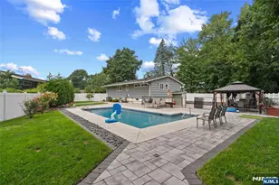 26 Dapp Ct, Elmwood Park, NJ 07407 - Photo 30