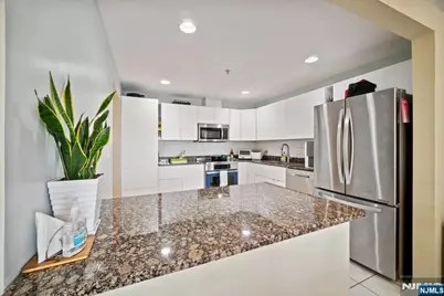 9 Legend Hills Drive, Edgewater, NJ 07020 - Photo 12