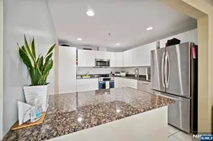 9 Legend Hills Dr, Edgewater, NJ 07020 - Photo 12