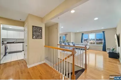 9 Legend Hills Drive, Edgewater, NJ 07020 - Photo 6