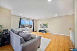 9 Legend Hills Dr, Edgewater, NJ 07020 - Photo 8