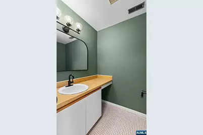 319 Gorge Road, Cliffside Park, NJ 07010 - Photo 10