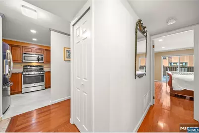 303 Ellery Court 303 #303, Edgewater, NJ 07020 - Photo 10