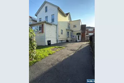 150 Lakeview Avenue 2 #2, Clifton, NJ 07011 - Photo 2