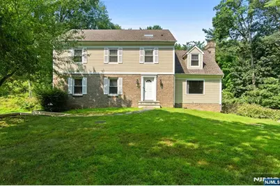 215 Oak Avenue, Wyckoff Township, NJ 07481 - Photo 2
