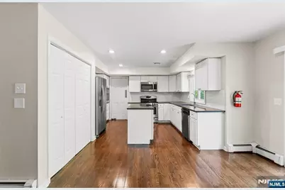 215 Oak Avenue, Wyckoff Township, NJ 07481 - Photo 14