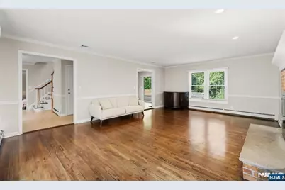 215 Oak Avenue, Wyckoff Township, NJ 07481 - Photo 18