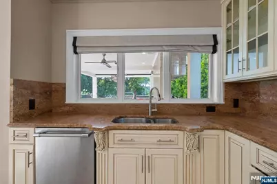 412 Valley View Avenue, Paramus, NJ 07652 - Photo 20