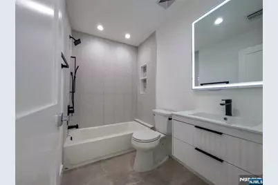 662 Jefferson Avenue, Washington Township, NJ 07676 - Photo 14