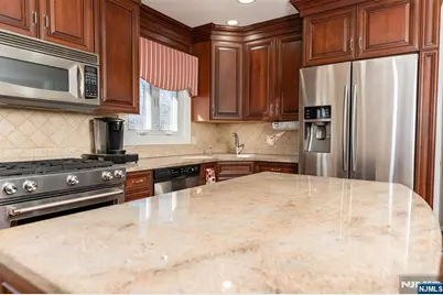 682 Sycamore Street, Paramus, NJ 07652 - Photo 10