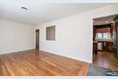 682 Sycamore Street, Paramus, NJ 07652 - Photo 4