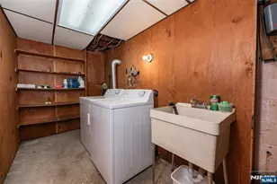 682 Sycamore St, Paramus, NJ 07652 - Photo 22