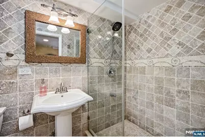 1047 Inwood Terrace, Fort Lee, NJ 07024 - Photo 22