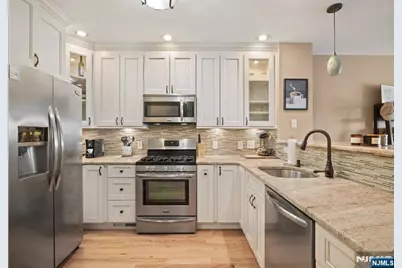 345 The Promenade, Edgewater, NJ 07020 - Photo 2