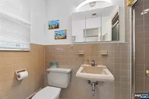 585 Churchill Rd, Teaneck Township, NJ 07666 - Photo 20