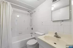 585 Churchill Rd, Teaneck Township, NJ 07666 - Photo 28