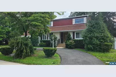 727 Chestnut Street, New Milford, NJ 07646 - Photo 2