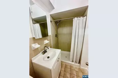 447 Jane Street 1st Floor #1ST FLOOR, Fort Lee, NJ 07024 - Photo 4