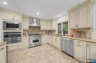 45 Oxford Dr, Tenafly, NJ 07670 - Photo 14