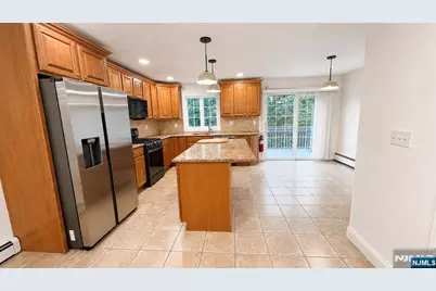 530 Hillside Avenue 1 #1, Palisades Park, NJ 07650 - Photo 4