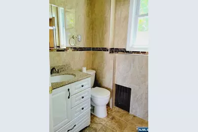 746 Kingsland 2nd Fl #2nd fl, Ridgefield, NJ 07657 - Photo 4