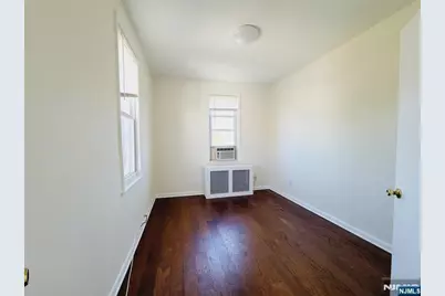746 Kingsland 2nd Fl #2nd fl, Ridgefield, NJ 07657 - Photo 6