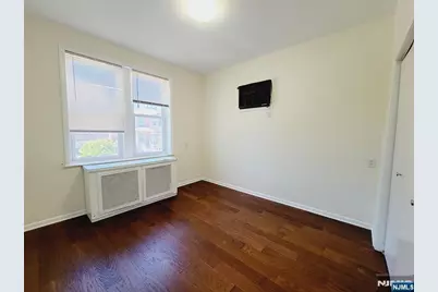 746 Kingsland 2nd Fl #2nd fl, Ridgefield, NJ 07657 - Photo 8