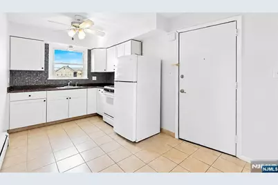 775 Riverside Avenue 3 #3, Lyndhurst Township, NJ 07071 - Photo 2