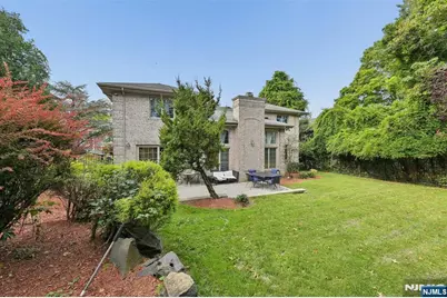 17 W Bayview Avenue, Englewood Cliffs, NJ 07632 - Photo 38