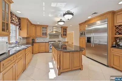 17 W Bayview Avenue, Englewood Cliffs, NJ 07632 - Photo 18