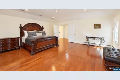 17 W Bayview Avenue, Englewood Cliffs, NJ 07632 - Photo 24