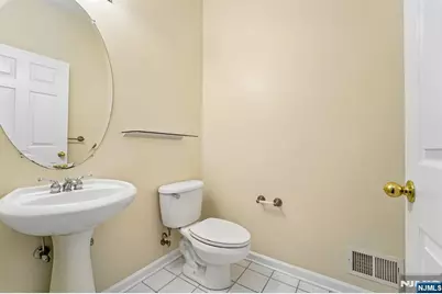 195 Levinberg Lane, Wayne, NJ 07470 - Photo 16