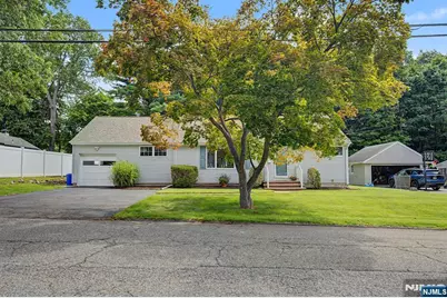 5 Holyoke Drive, Oakland, NJ 07436 - Photo 2