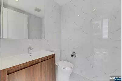 757 Undercliff Avenue A #A, Edgewater, NJ 07020 - Photo 14
