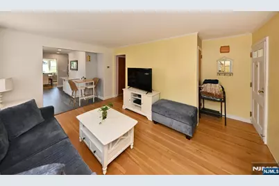 160 Rock Road, Hawthorne, NJ 07506 - Photo 6
