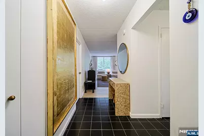 1077 River Road 413 #413, Edgewater, NJ 07020 - Photo 2