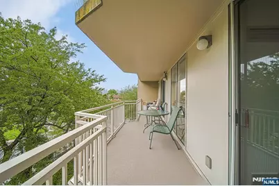 1077 River Road 413 #413, Edgewater, NJ 07020 - Photo 18