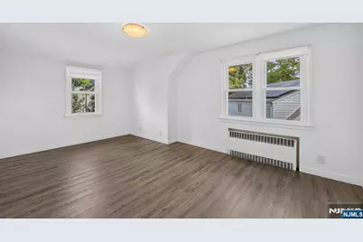 165 Oak Grove Avenue, Hasbrouck Heights, NJ 07604 - Photo 2