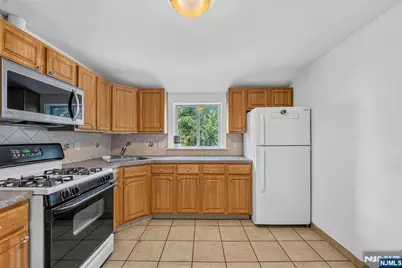 165 Oak Grove Avenue, Hasbrouck Heights, NJ 07604 - Photo 4