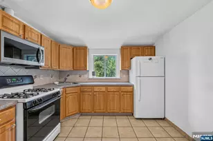 165 Oak Grove Ave, Hasbrouck Heights, NJ 07604 - Photo 4