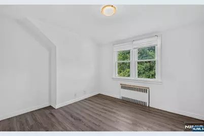 165 Oak Grove Avenue, Hasbrouck Heights, NJ 07604 - Photo 6