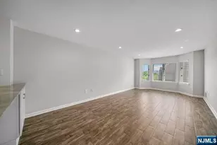 504 Ellery Ct, Edgewater, NJ 07020 - Photo 4